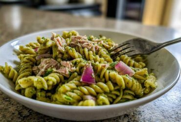 Pesto tuna pasta salad