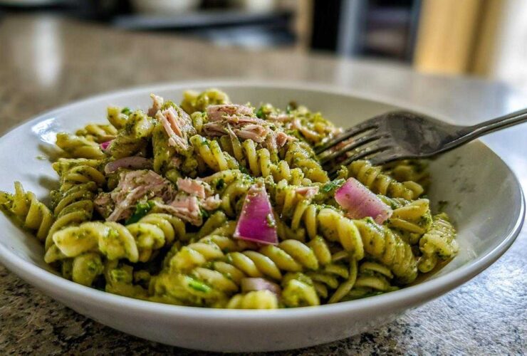Pesto tuna pasta salad