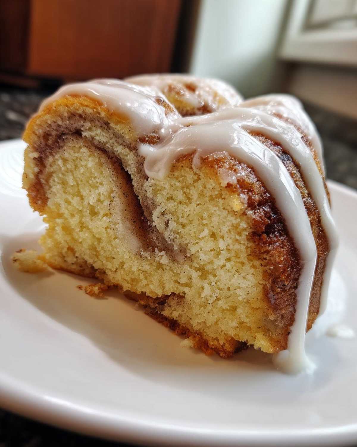 Cinnamon Roll Cake - detail 1