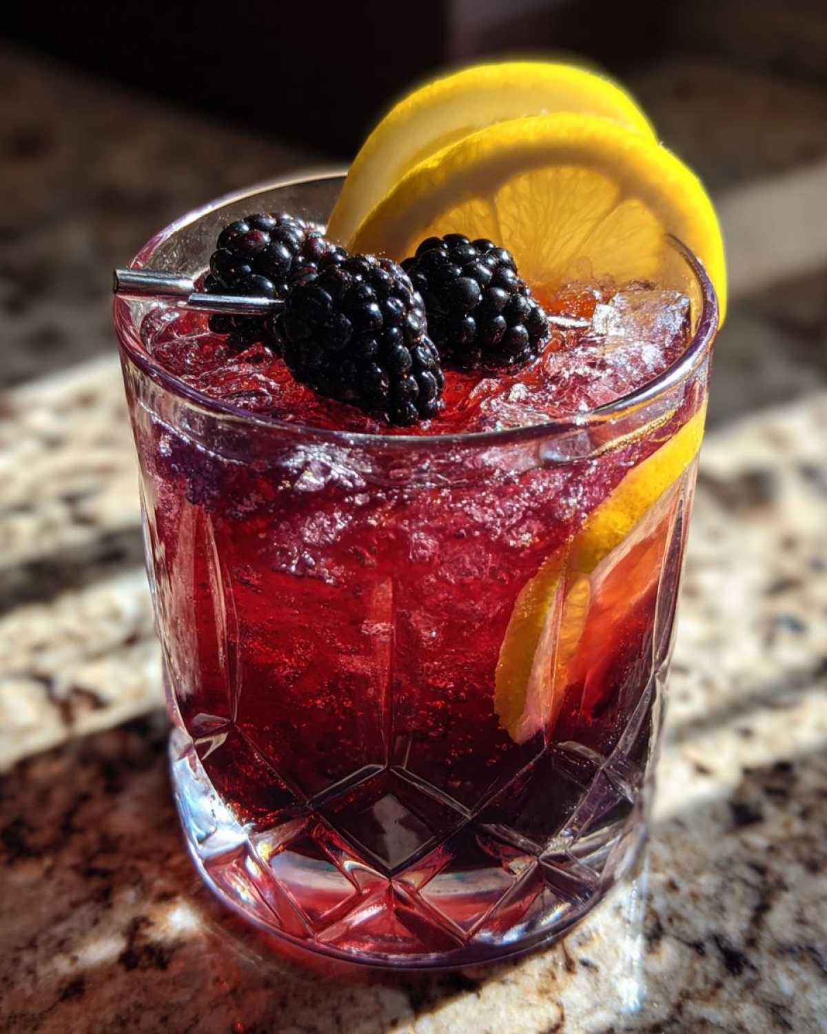 Classic Bramble Cocktail - detail 4