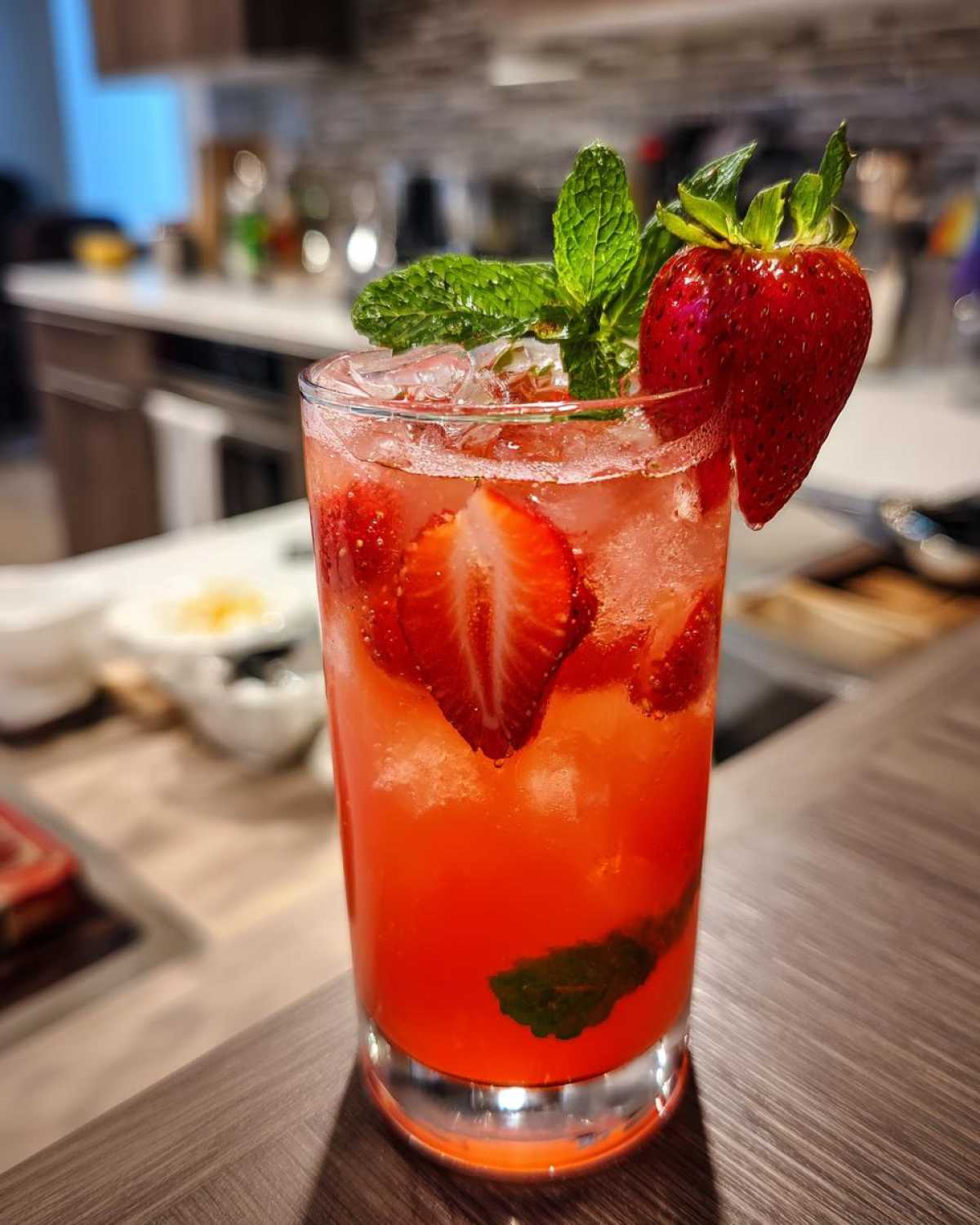 Homemade Strawberry Lemonade - detail 2