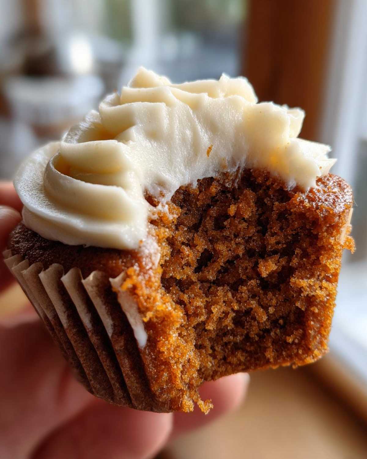 Gingerbread Latte Cupcakes with Cream Cheese Frosting - detail 3