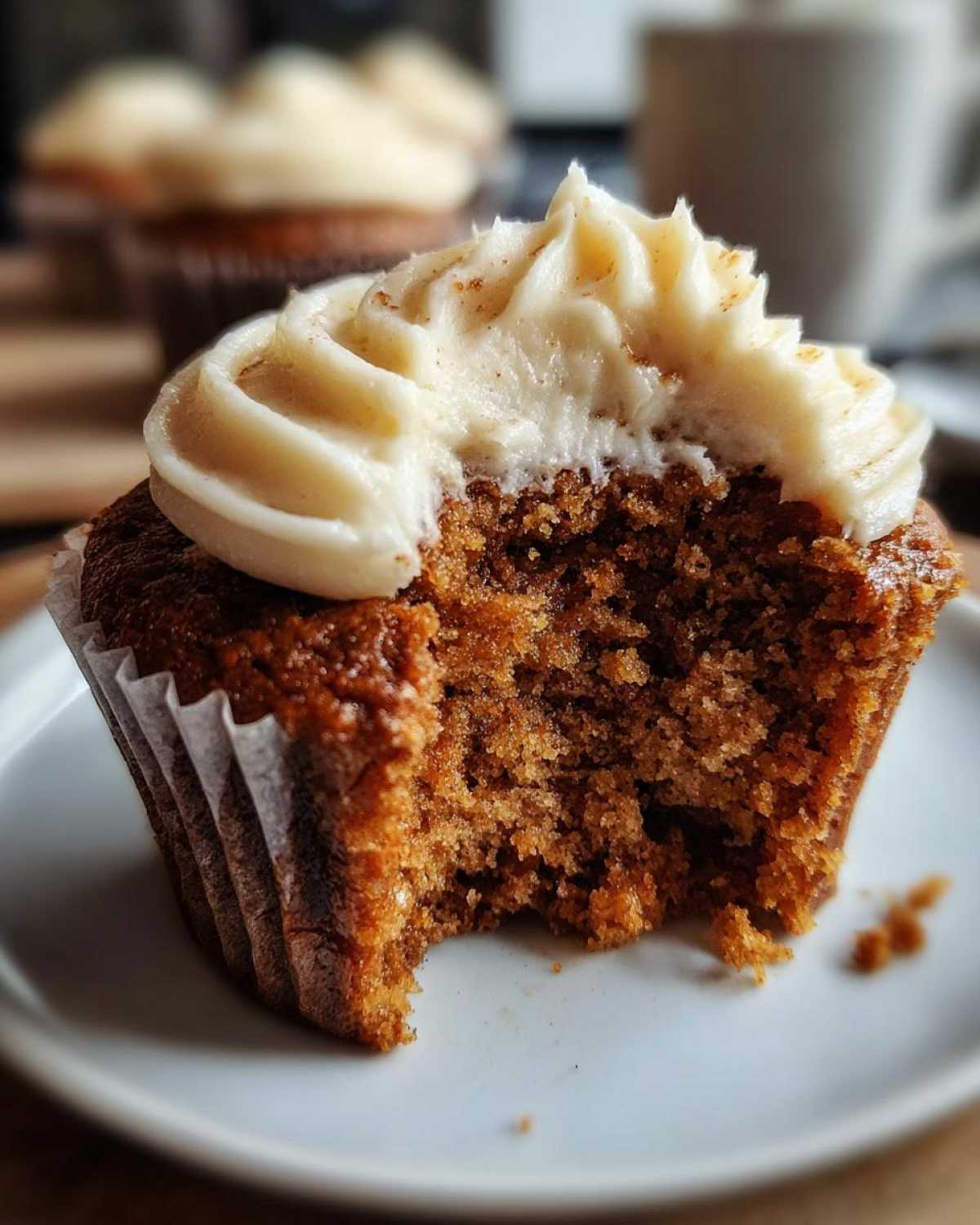Gingerbread Latte Cupcakes with Cream Cheese Frosting - detail 2