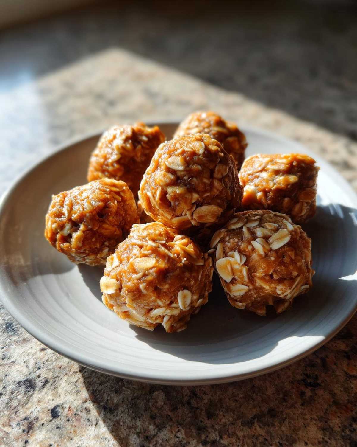Peanut Butter Banana Energy Bites (No Bake) - detail 1