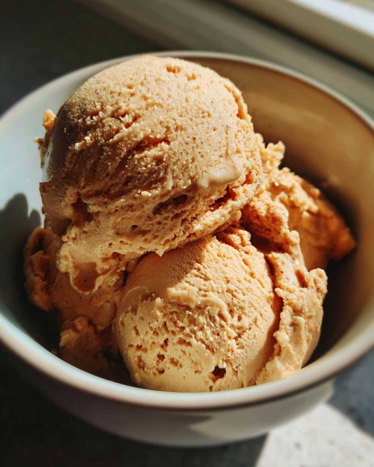 Pumpkin Spice Latte Ice Cream (No Churn) - detail 3