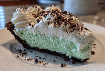 Shamrock Shake Pie (Minty Frozen Dessert)