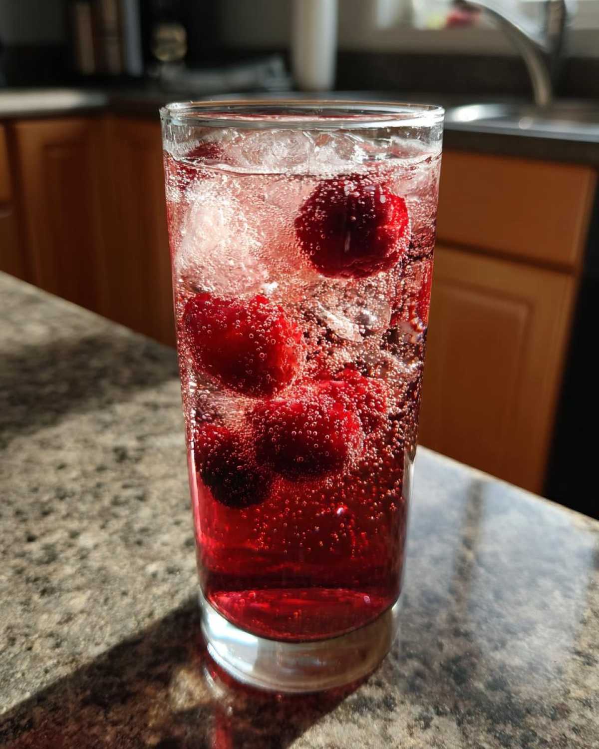Berry Hibiscus Fizzy Water - detail 3