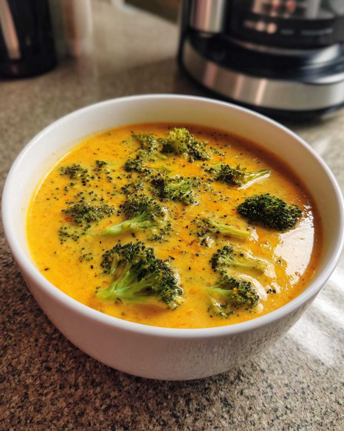Creamy Broccoli Cheddar Soup - detail 2