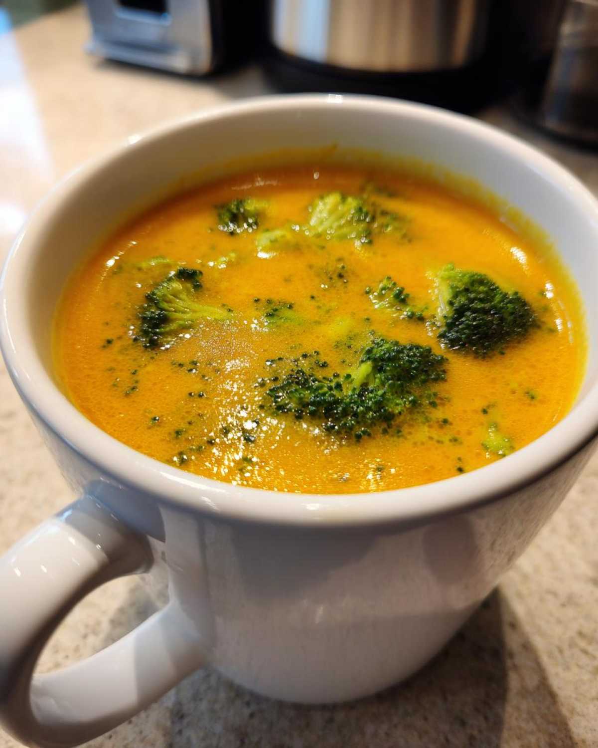 Creamy Broccoli Cheddar Soup - detail 3