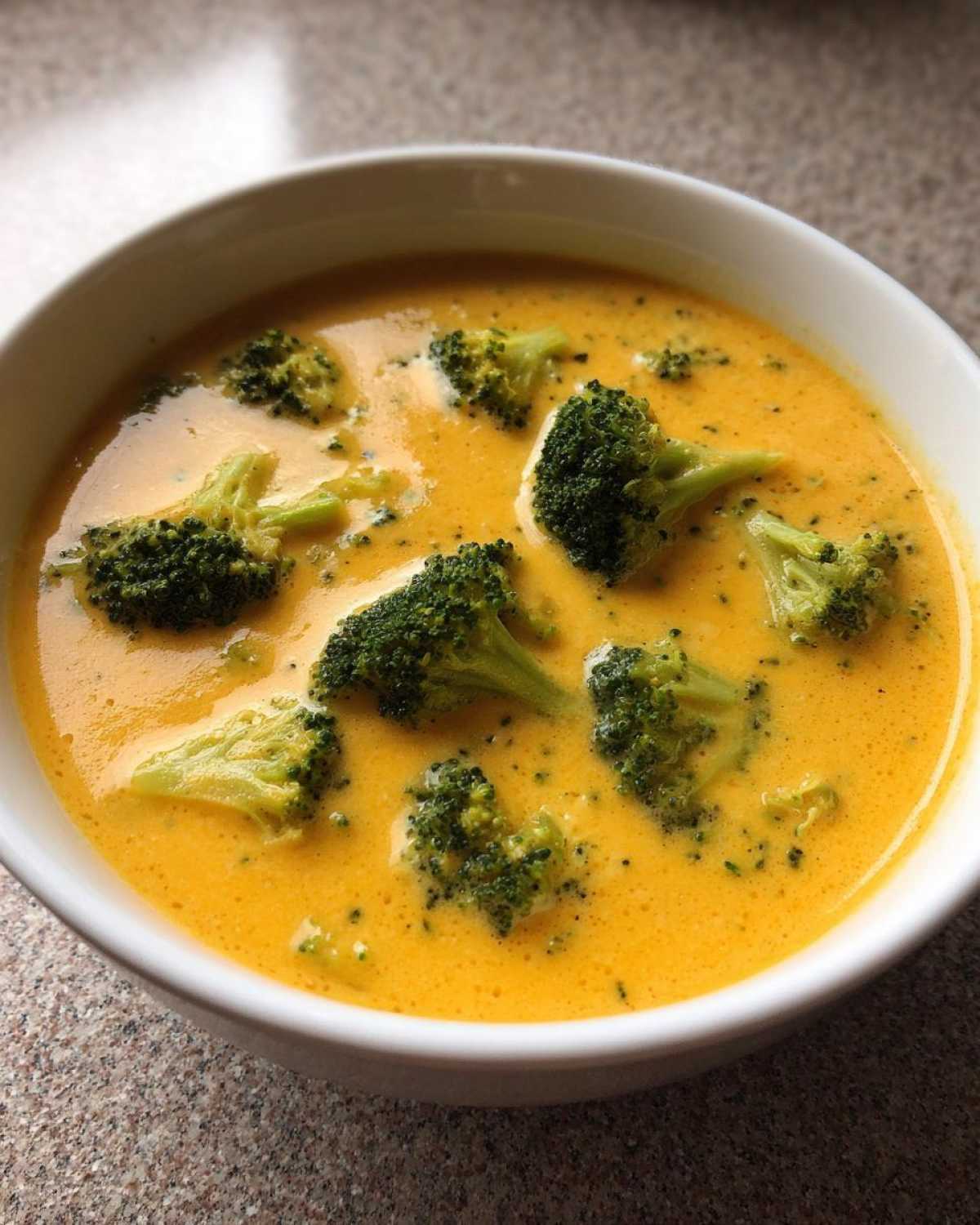Creamy Broccoli Cheddar Soup - detail 4