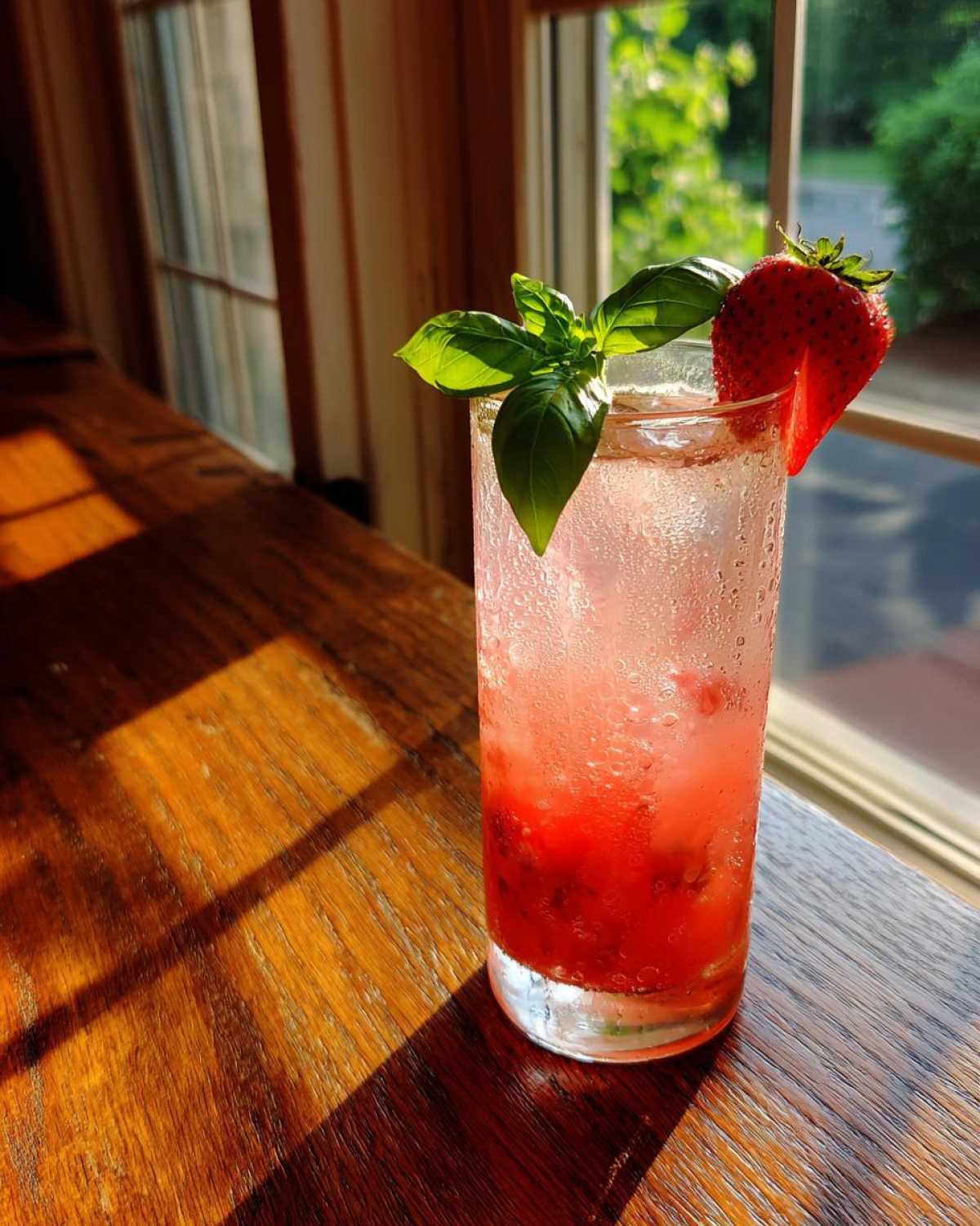 Strawberry Basil Gin Fizz - detail 4