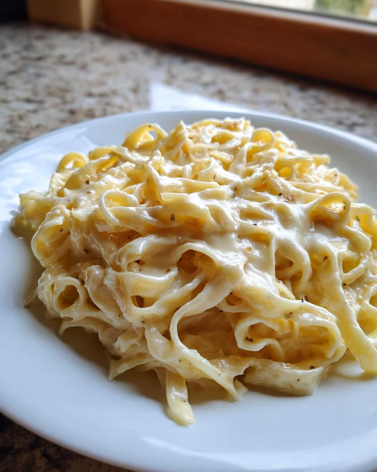 homemade alfredo sauce - detail 1