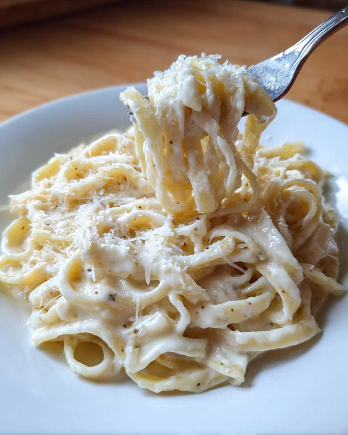 homemade alfredo sauce - detail 2
