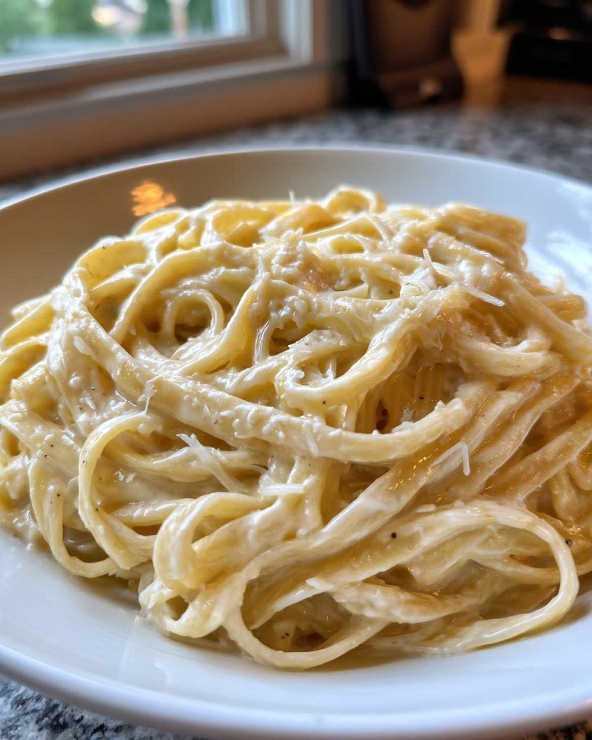 homemade alfredo sauce - detail 3
